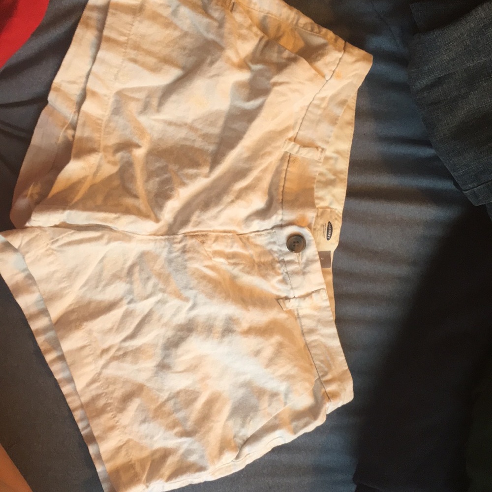 OLD NAVY WHITE W/GOLD PINEAPPLE DETAIL SHORTS